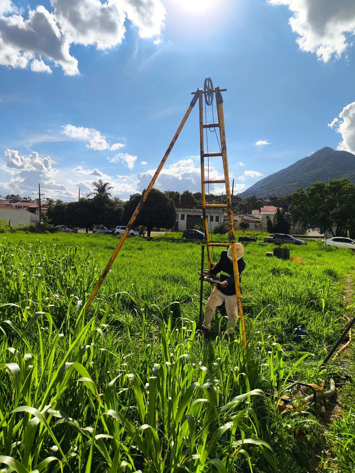 Perfuração para sondagem SPT em área urbana